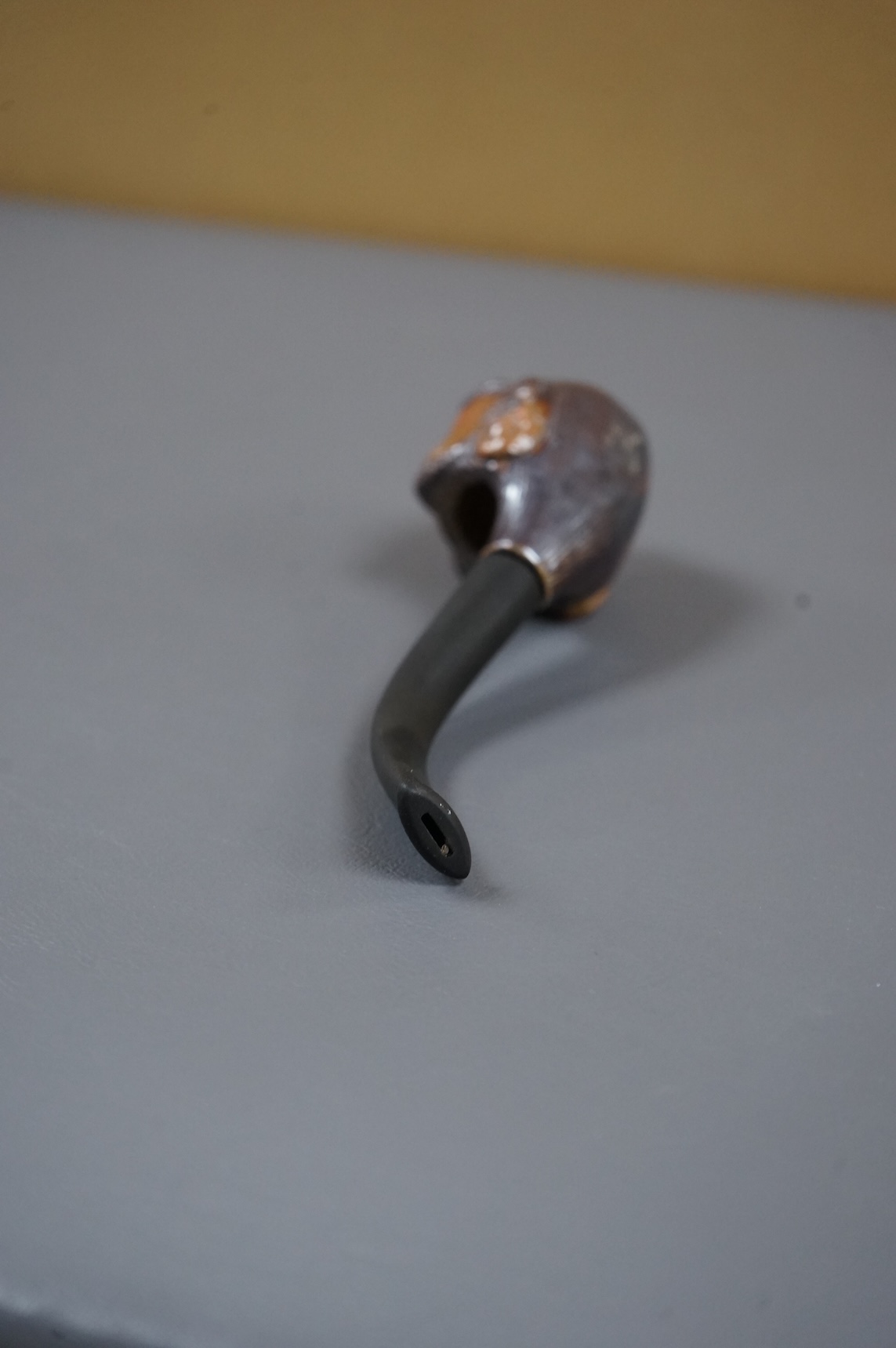 Guy Sydenham (1916-2005), novelty tobacco pipe, 14cm